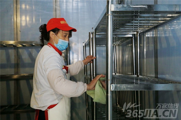 万家热线:合肥七中“无害消杀”防疫 安全迎接学生返校 (图)(图7)