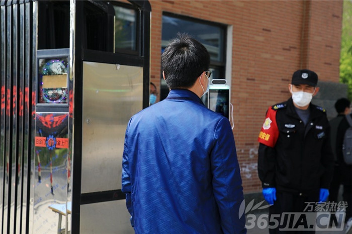 万家热线：千余名学子将这样报到、上课 直击合肥七中“开学”演练现场(图2)