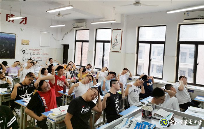 学做室内健身操 强身健体保健康(图2)