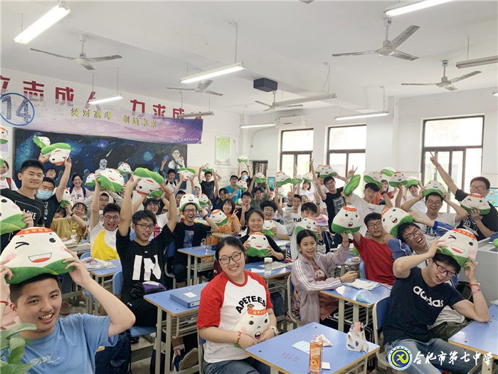 莘莘学子亮剑高考，多彩祝福滋润心田(图1)