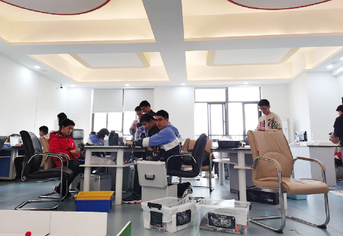 付莲莲 机器人比赛.png