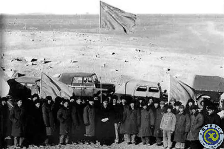 △“两弹”结合首次试验成功后,聂荣臻和钱学森等人合影留念.jpg △“两弹”结合首次试验成功后,聂荣臻和钱学森等人合影留念.jpg