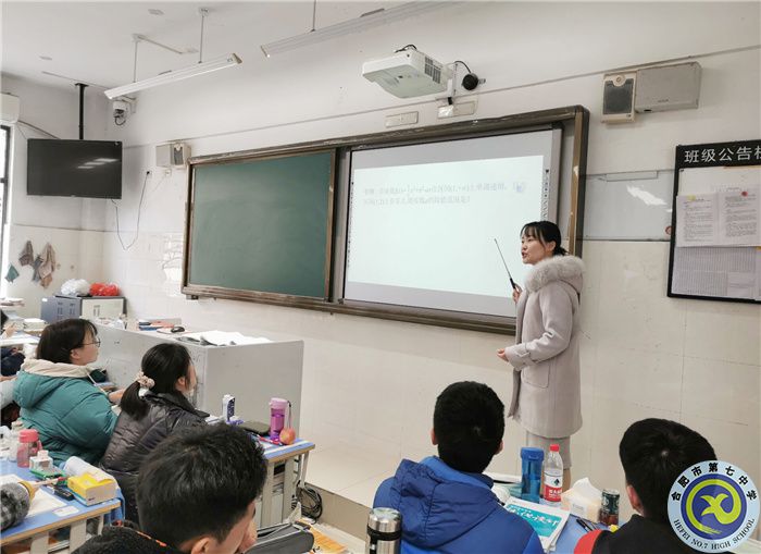 顾雪老师上课中.jpg 顾雪老师上课中.jpg