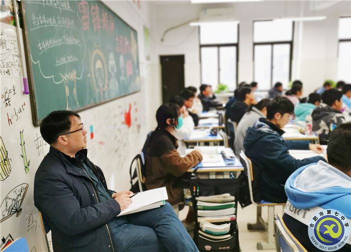 刘先群副校长听课中.jpg 刘先群副校长听课中.jpg