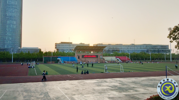 秦宜远 傍晚的操场.png 秦宜远 傍晚的操场.png