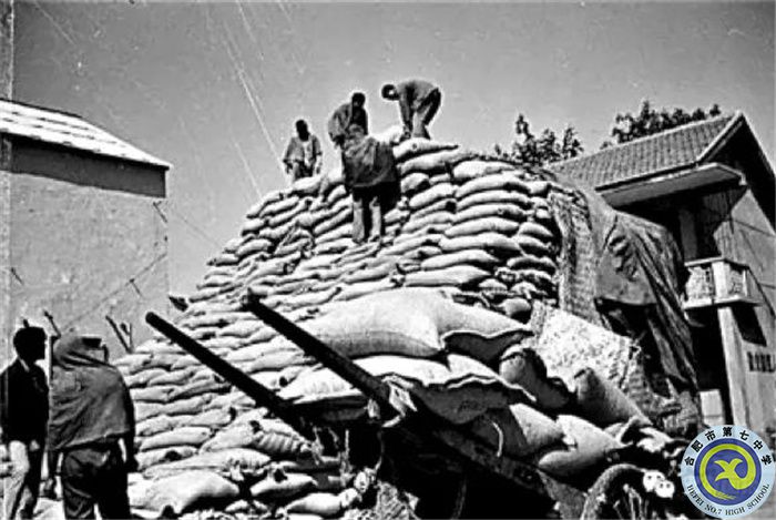 △1979年,小岗村生产队迎来了第一次大丰收.jpg △1979年,小岗村生产队迎来了第一次大丰收.jpg