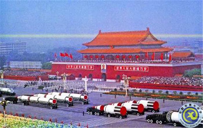 △1984年10月1日,国庆35周年阅兵式上通过天安门广场的导弹方阵.jpg △1984年10月1日,国庆35周年阅兵式上通过天安门广场的导弹方阵.jpg