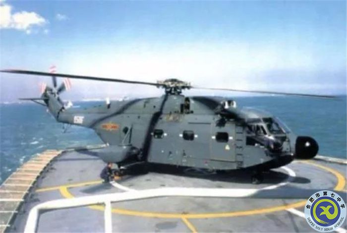 △负责打捞导弹数据舱的超黄蜂直升机.jpg △负责打捞导弹数据舱的超黄蜂直升机.jpg