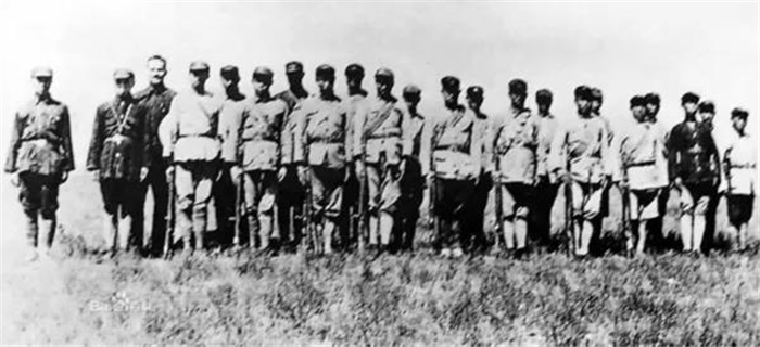 △埃德加·斯诺与强渡大渡河官兵合影(1936年).jpg △埃德加·斯诺与强渡大渡河官兵合影(1936年).jpg