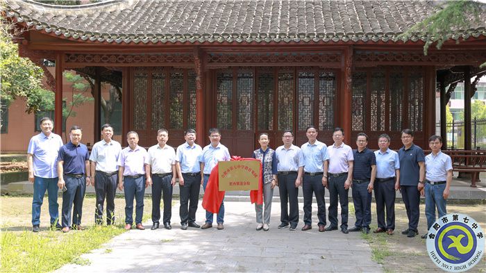 合影.jpg 合影.jpg