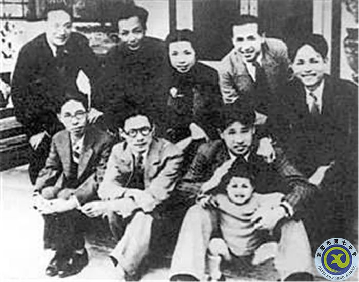 △廖承志在广州与脱险的文化界人士合影(前排左起:茅盾、夏衍、廖承志;后排左起:潘汉年、汪馥泉、郁风、叶文津、司徒慧敏).jpg △廖承志在广州与脱险的文化界人士合影(前排左起:茅盾、夏衍、廖承志;后排左起:潘汉年、汪馥泉、郁风、叶文津、司徒慧敏).jpg