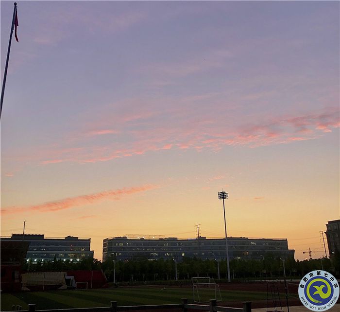 粉红天空 杨可盈.jpg 粉红天空 杨可盈.jpg