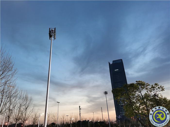 王斯怡 校园.jpg 王斯怡 校园.jpg