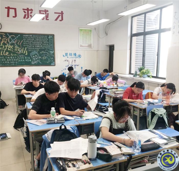 杨可盈 教室.jpg 杨可盈 教室.jpg