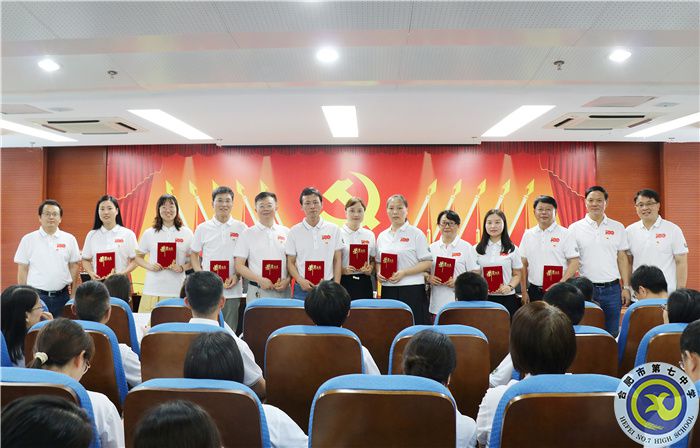 优秀共产党员2.jpg 优秀共产党员2.jpg