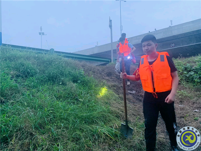 防汛一线 00后的乘风破浪(图1) 防汛一线 00后的乘风破浪(图1)