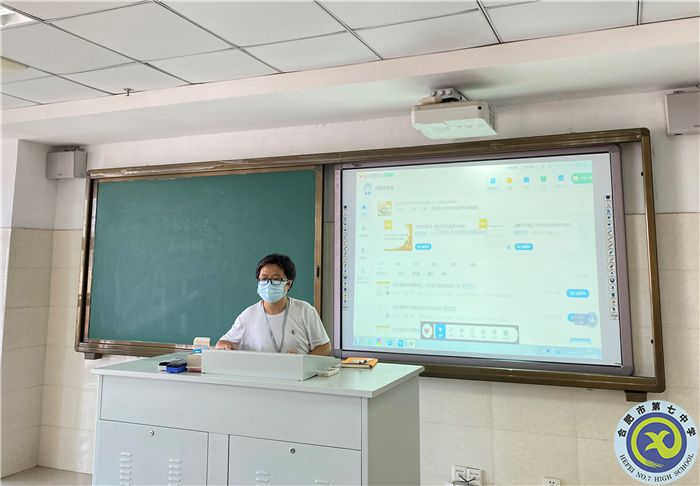 科大讯飞何国伟老师讲解平板使用的风采.jpg 科大讯飞何国伟老师讲解平板使用的风采.jpg