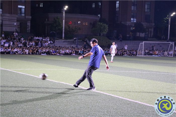 刘校开球.jpg 刘校开球.jpg