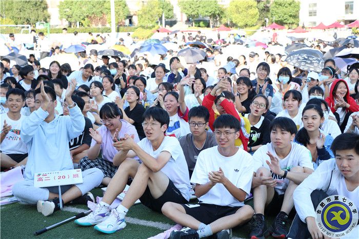 学生们2.jpg 学生们2.jpg