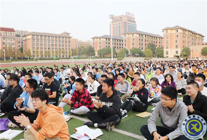 高三学子们.jpg 高三学子们.jpg