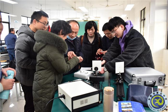 图为测量薄透镜的焦距实验.jpg 图为测量薄透镜的焦距实验.jpg