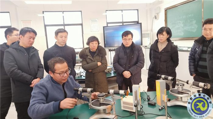 图为分光光度计的调试使用.jpg 图为分光光度计的调试使用.jpg