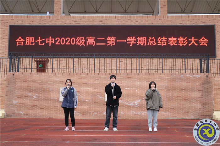 学生表演:《玫瑰少年》高二(4)倪修谱 高二(30)甄岳宛 高二(36)朱宇.jpg 学生表演:《玫瑰少年》高二(4)倪修谱 高二(30)甄岳宛 高二(36)朱宇.jpg