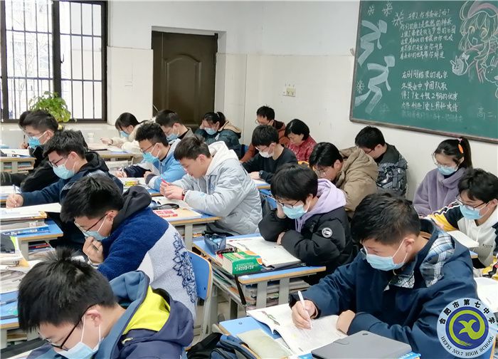 合肥七中高二物理组“大研讨、大交流”研讨课活动(图2) 合肥七中高二物理组“大研讨、大交流”研讨课活动(图2)