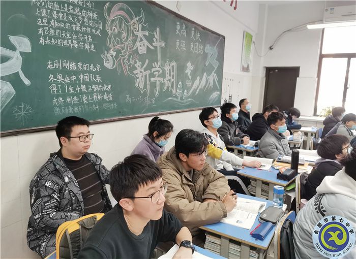 合肥七中高二物理组“大研讨、大交流”研讨课活动(图1) 合肥七中高二物理组“大研讨、大交流”研讨课活动(图1)