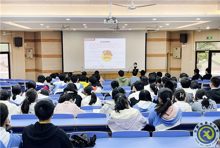 团徽的使用.jpg 团徽的使用.jpg