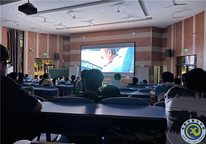 看电影2.jpg 看电影2.jpg