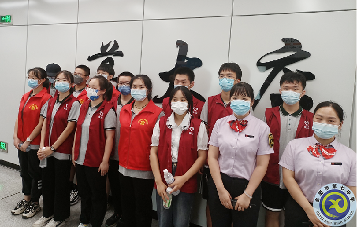 地铁站内展风采 志愿精神永流传(图5) 地铁站内展风采 志愿精神永流传(图5)