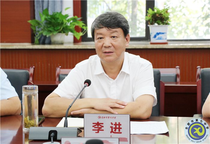 李校.jpg 李校.jpg