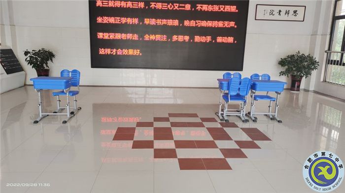 图为每天核酸检测场地布置.jpg 图为每天核酸检测场地布置.jpg