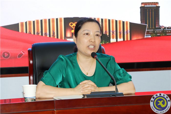 谢校.jpg 谢校.jpg