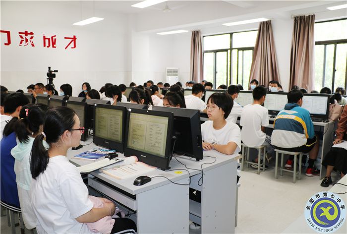 肥七中承办合肥市高中技术新课程教学研讨活动(图1)