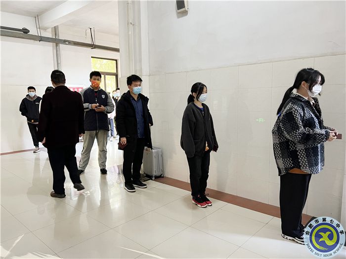 合肥七中高三年级有序开展高考报名工作(图4) 合肥七中高三年级有序开展高考报名工作(图4)