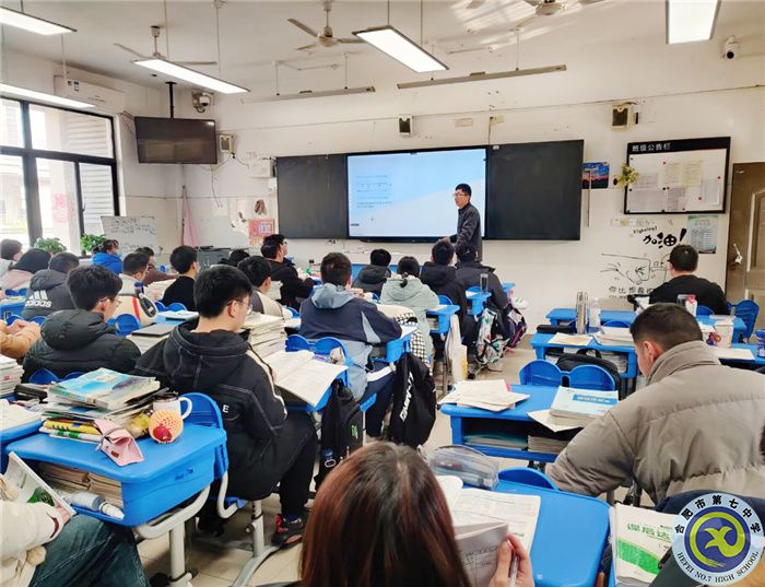 张洋涛老师.jpg 张洋涛老师.jpg