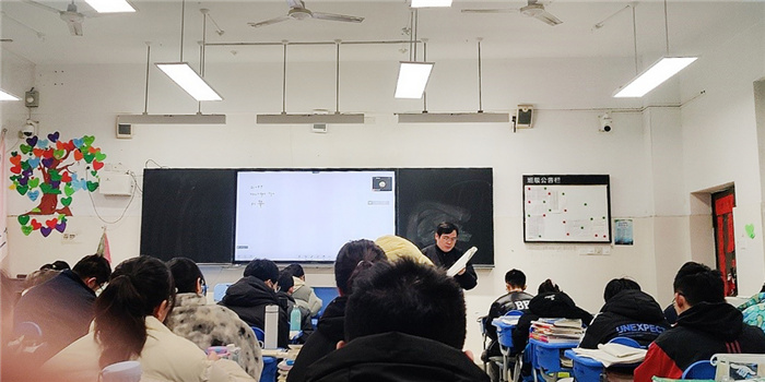 范健老师.jpg 范健老师.jpg