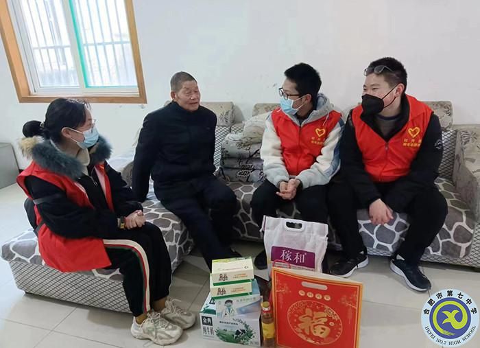 中国网、中安教育网:迎新春 送温暖 合肥七中学子进社区送关爱(图1) 中国网、中安教育网:迎新春 送温暖 合肥七中学子进社区送关爱(图1)