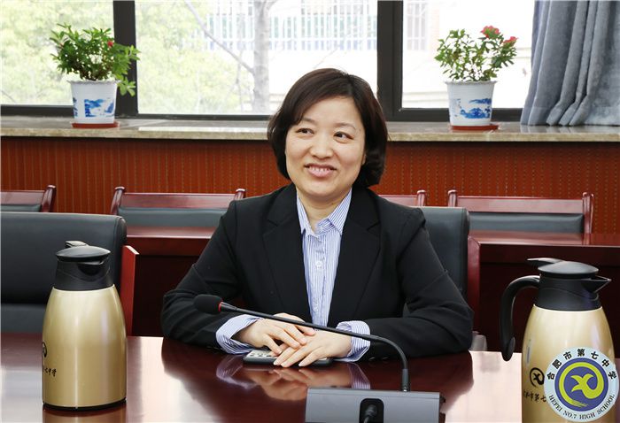 谢校.jpg 谢校.jpg