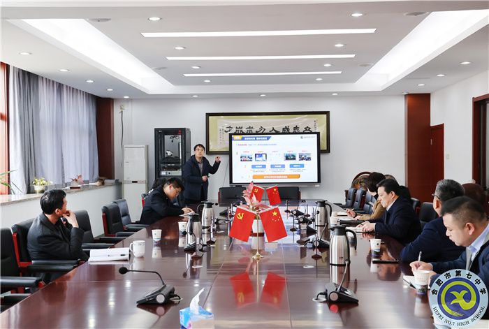 九江市市政府副秘书长舒瑞鹏一行莅临合肥七中参观交流(图3)