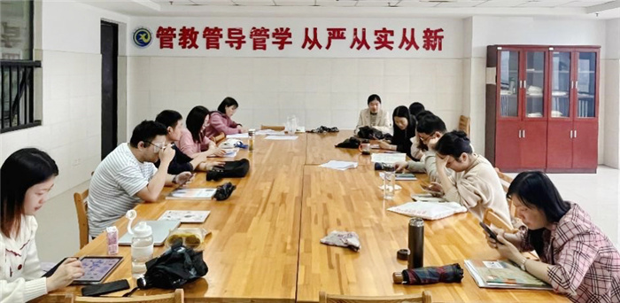 历史组全体老师参加活动.jpg 历史组全体老师参加活动.jpg