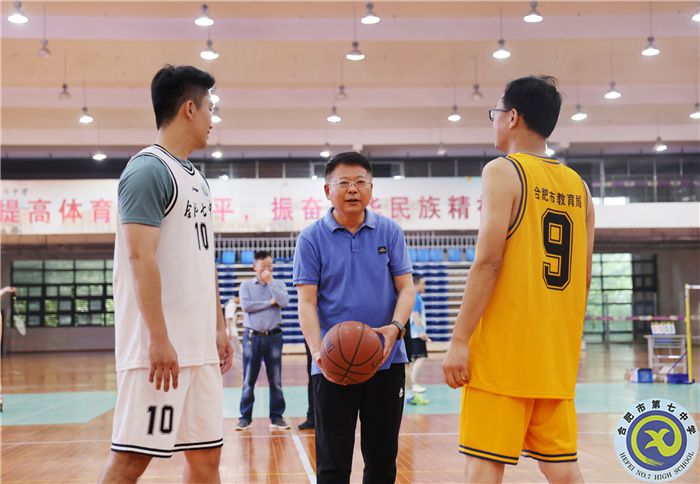 邓校开球.jpg 邓校开球.jpg