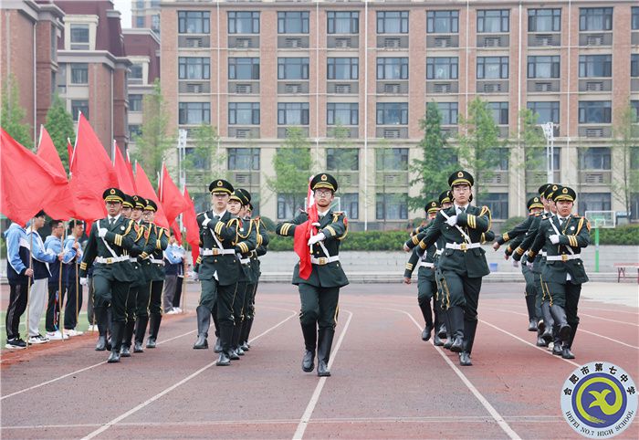 合肥七中国旗班.jpg