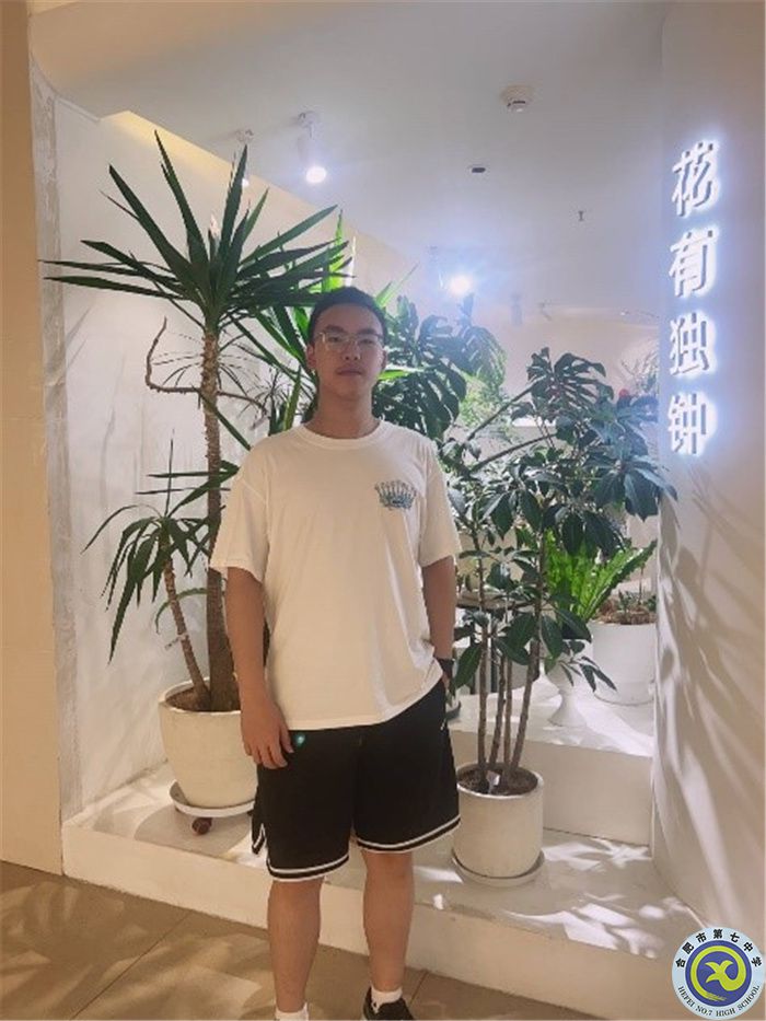 邱春晓.jpg 邱春晓.jpg