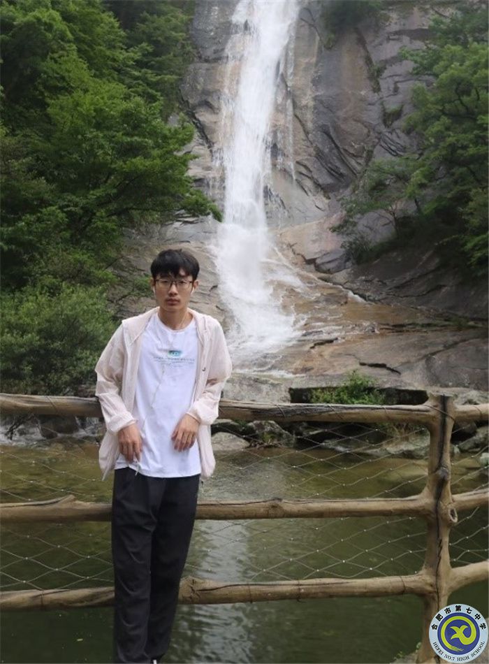 刘子豪.jpg 刘子豪.jpg