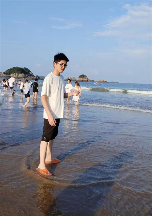 应哲远.jpg 应哲远.jpg