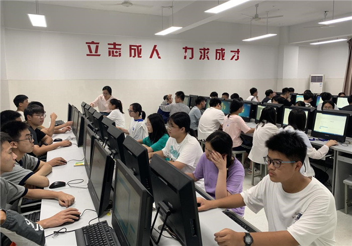 合肥七中开展高一新生心理普查工作(图1) 合肥七中开展高一新生心理普查工作(图1)