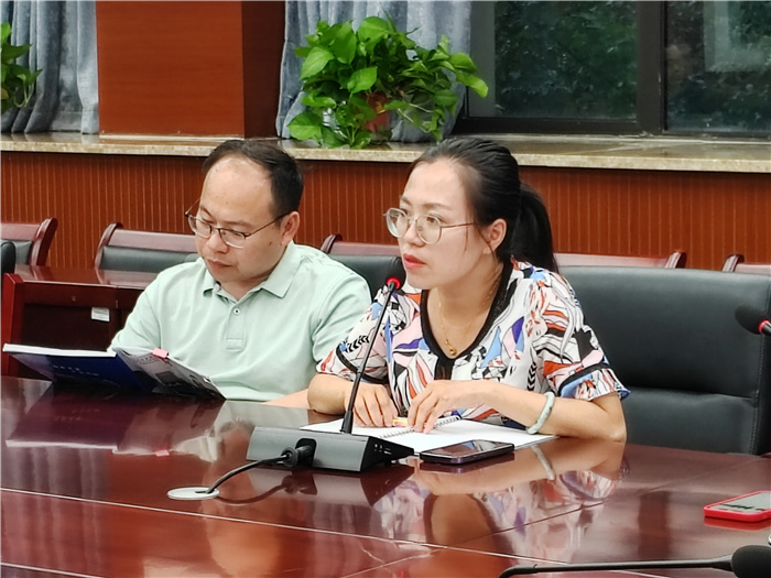 合肥七中高一年级组织家长代表座谈会(图3) 合肥七中高一年级组织家长代表座谈会(图3)